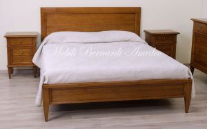 Letto classico matrimoniale in noce massiccio con pediera bassa